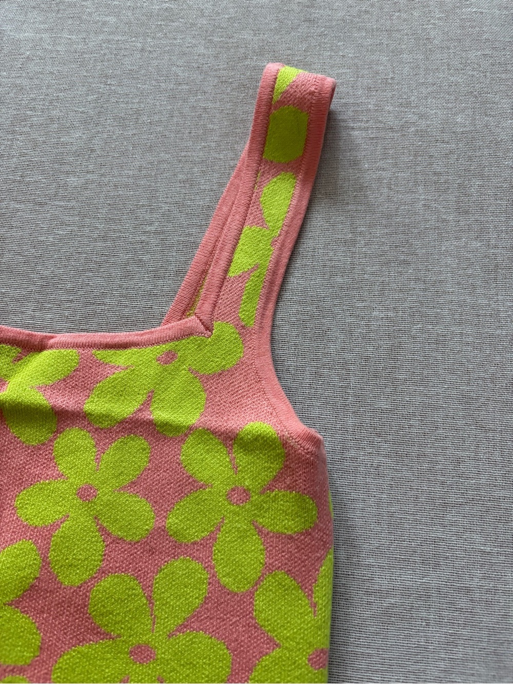 Amisu Knitwear pink & green flower power crop top. - Picture 4 of 8